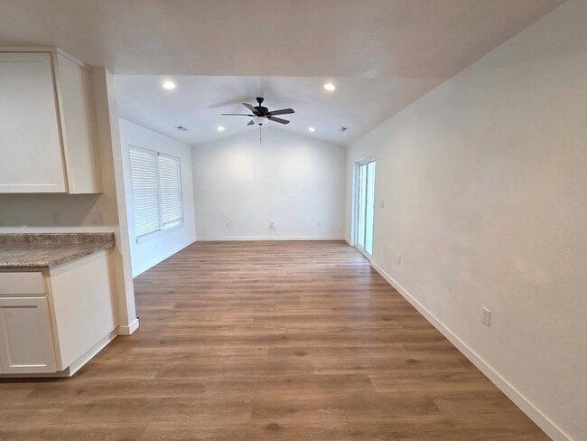 Building Photo - Newer Two bedroom/Two bath Duplex | Available NOW