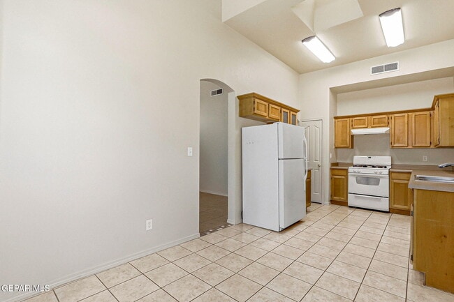 Building Photo - 1445 Paseo De Flor St