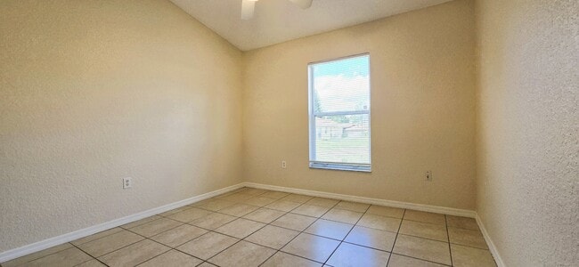 Building Photo - 710 Lindsay Pl