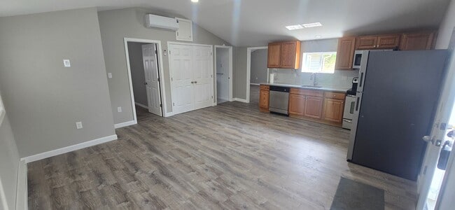 Building Photo - Brand new remodeled 2 bedroom house in Kunkletown!