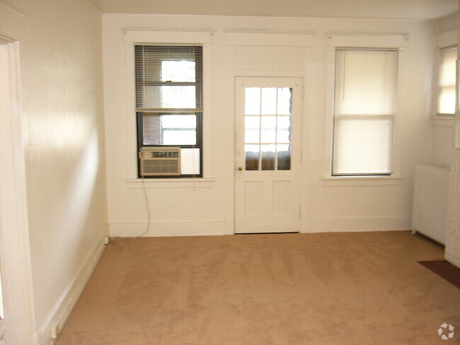 Building Photo - 5556 Avondale Plz