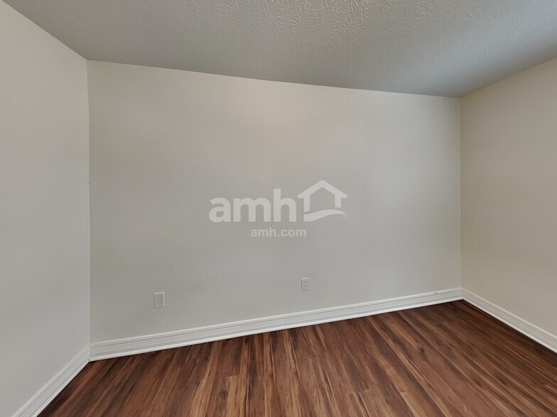Building Photo - 761 Orwell St