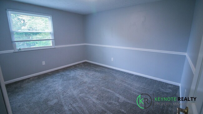 Building Photo - 6426 Silver Pheasant Ct