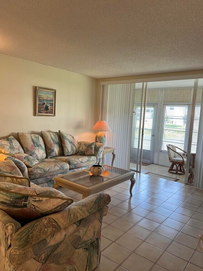 Building Photo - 504 Davis Rd