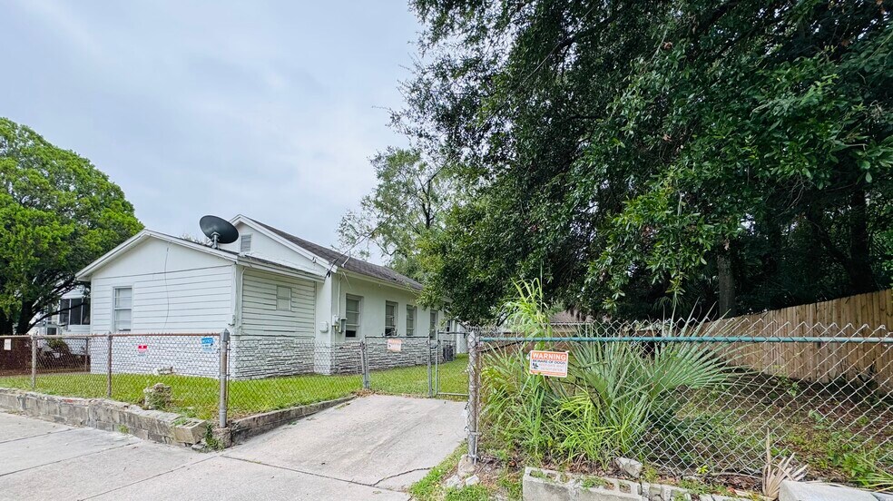 Building Photo - 1256 Bridier St