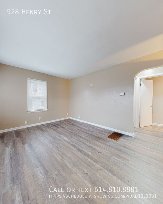 Building Photo - 928 Henry St