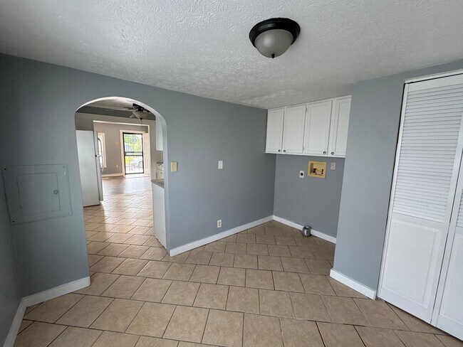 Building Photo - Christian Park 2 Bedroom 1 Bath
