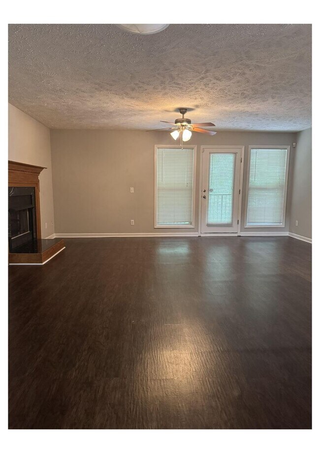 Building Photo - Spacious 2-Bedroom, 2-Bathroom Apartment in Fayetteville
