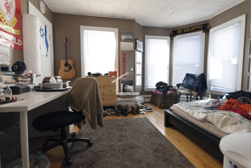 Building Photo - 86 Linden St