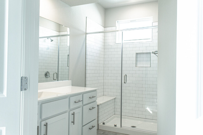 master bath - 8812 Whitter Dr