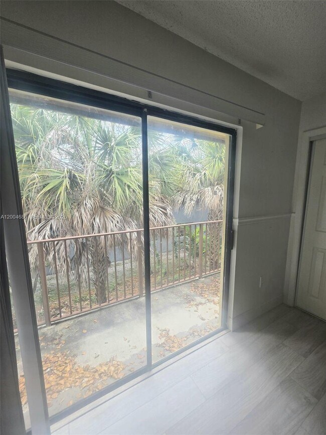 Building Photo - 8958 W Sample Rd