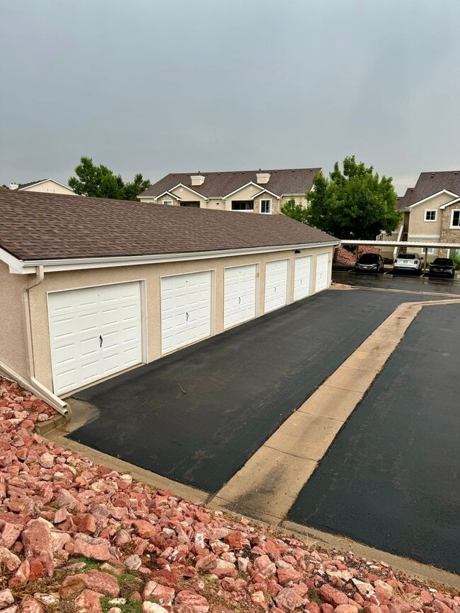 Building Photo - Gated West Side 2 bedroom/2 bath condo