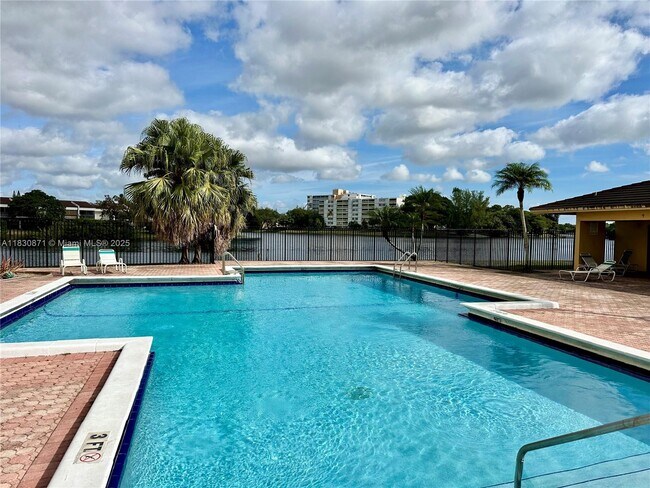 Building Photo - 6575 W Oakland Park Blvd