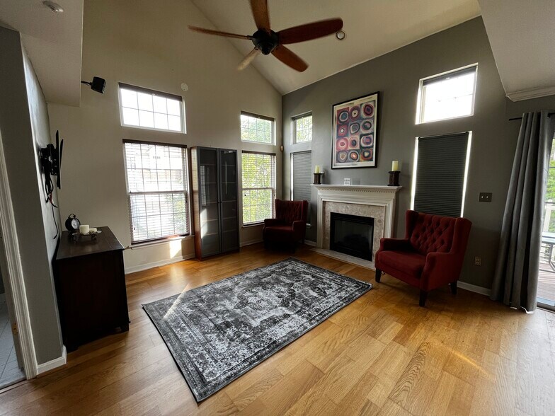 Building Photo - 6607 Thackwell Way