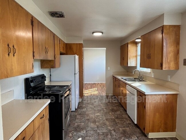 Building Photo - 1500 Brooklawn Dr