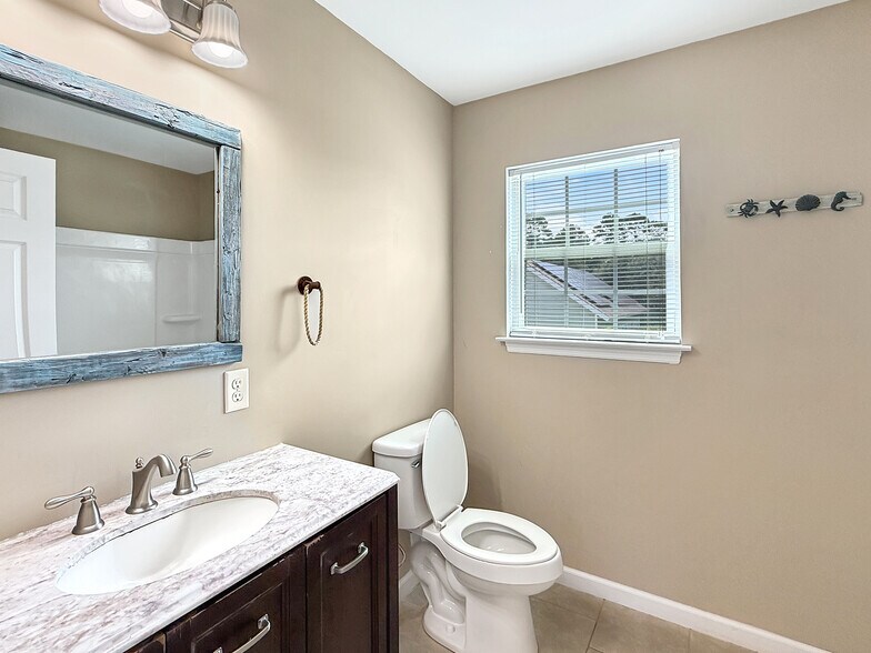 Building Photo - 21 Pine Forest Dr