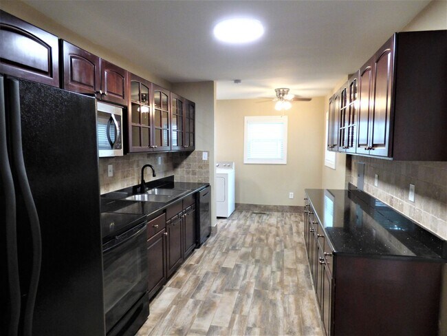 Building Photo - 725 9th Ave S