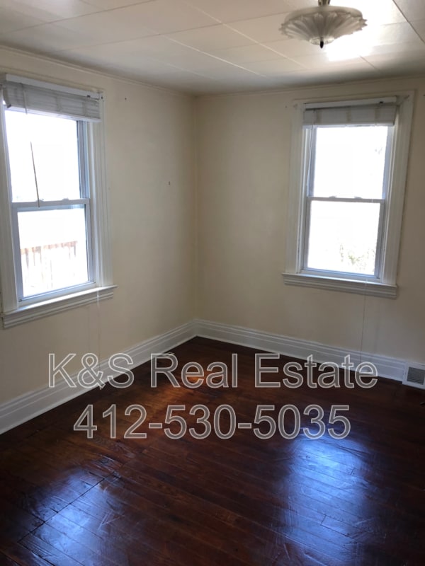 Building Photo - 5833 Madison Ave