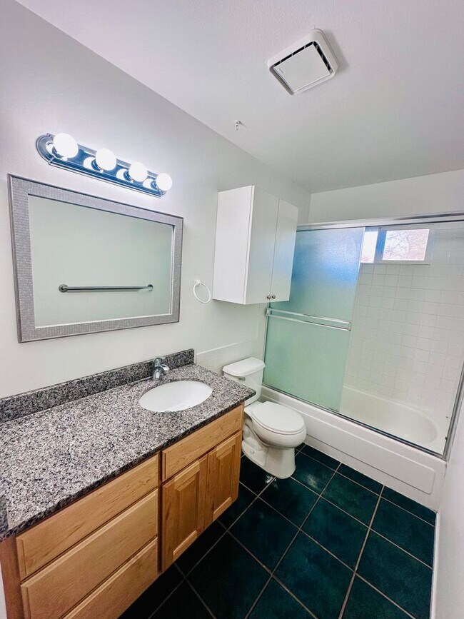 Building Photo - Charming Three Bedroom in Old Northwest Reno - Sewer & Trash Included! Available NOW!