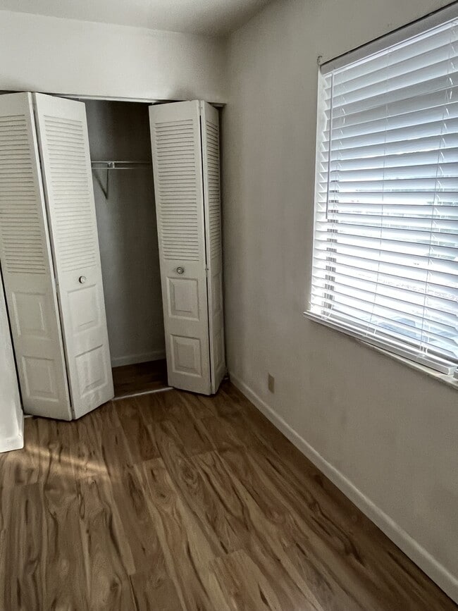 Building Photo - 2546 SW 31st Pl