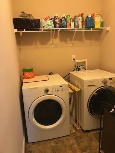 Building Photo - Stunning New Home with Master on the Main