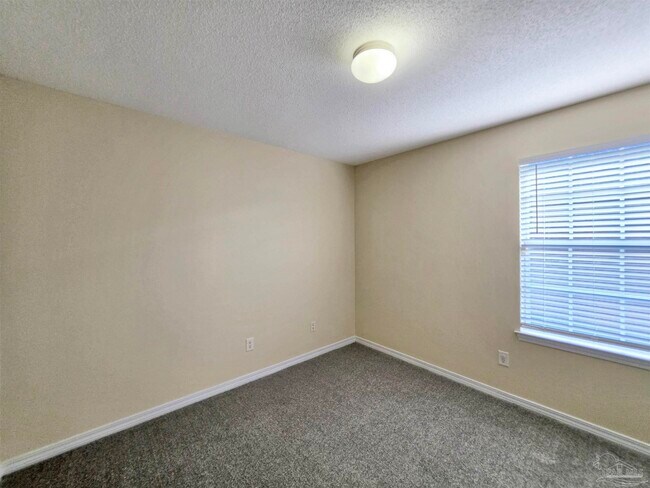Building Photo - 690 Mozingo Ln