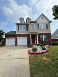 Building Photo - Beautiful Newly Renovated Home in a Quiet ...