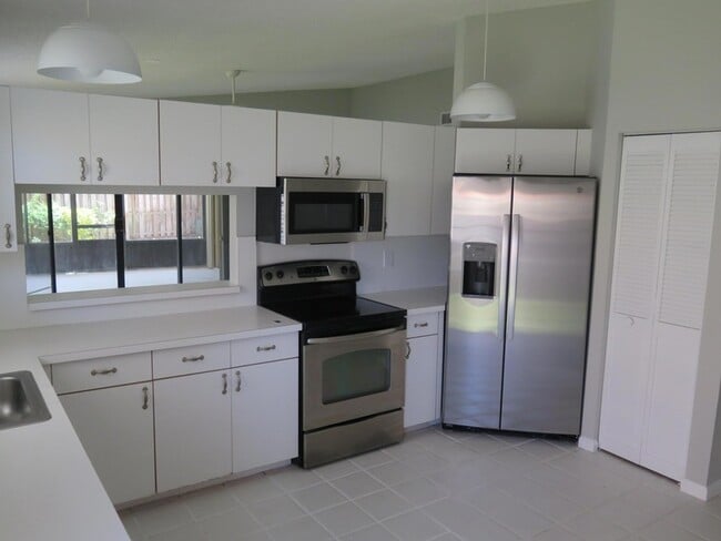 Building Photo - 2668 La Lique Cir
