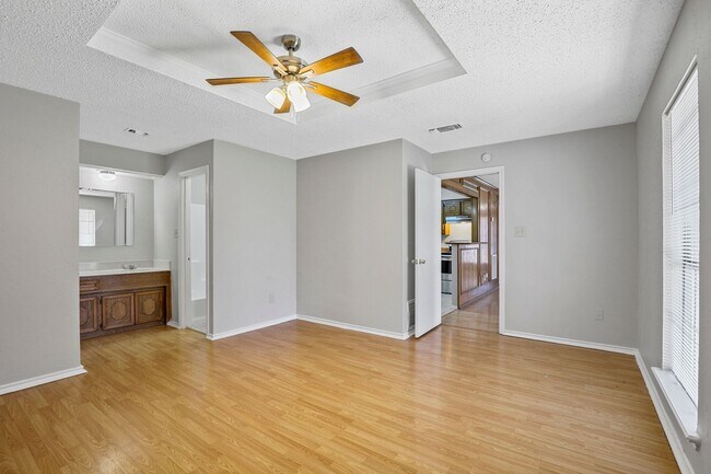 Building Photo - 226 E Pritchard Ln