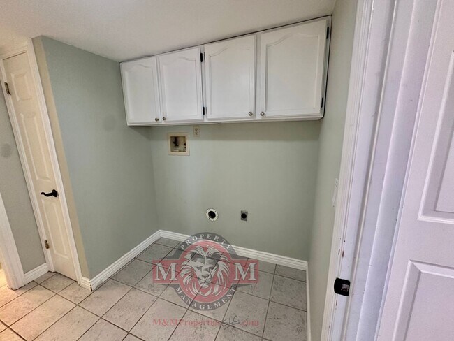 Building Photo - 4 Bed 3.5 Bath Beautiful Home In Sandy