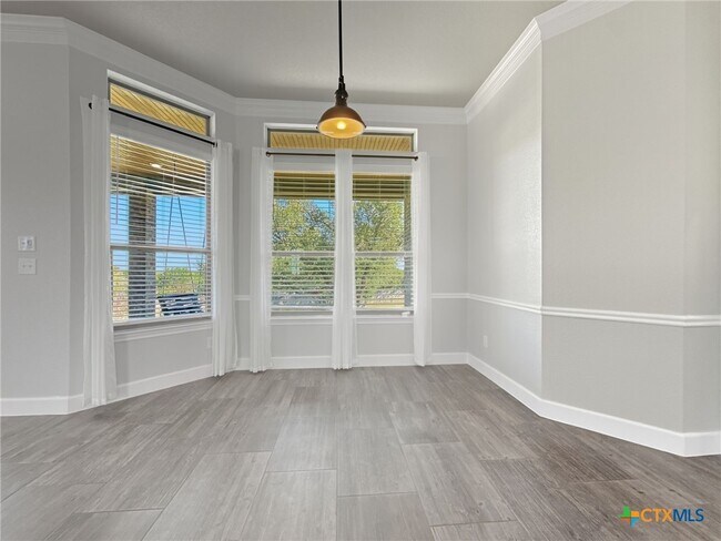 Building Photo - 1066 Vista Dr