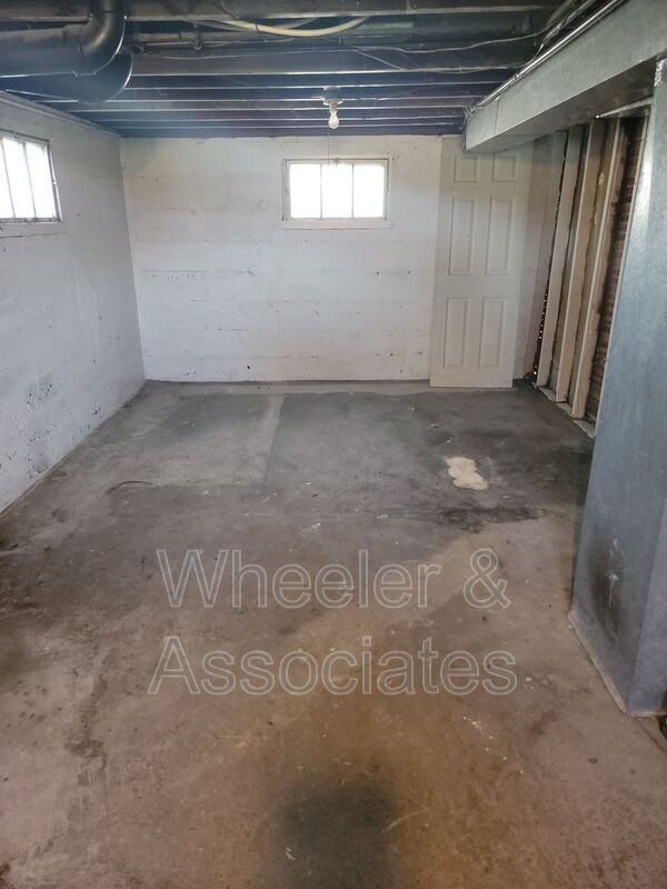 Building Photo - 787 N 1500 W