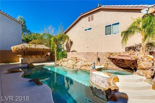 Building Photo - Gorgeous Cul-De-Sac Home with Casita, Pool & Spa!