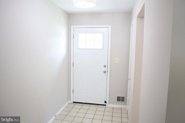 Building Photo - 910 Allan Rd