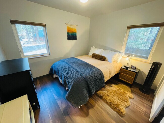 Building Photo - Fully Furnished 1 bed 1 bath unit availabl...