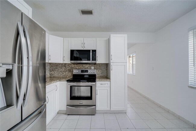 Building Photo - 3437 SW 25th St