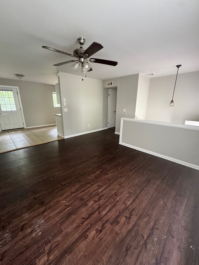 Building Photo - 8420 Stonewall Jackson Dr