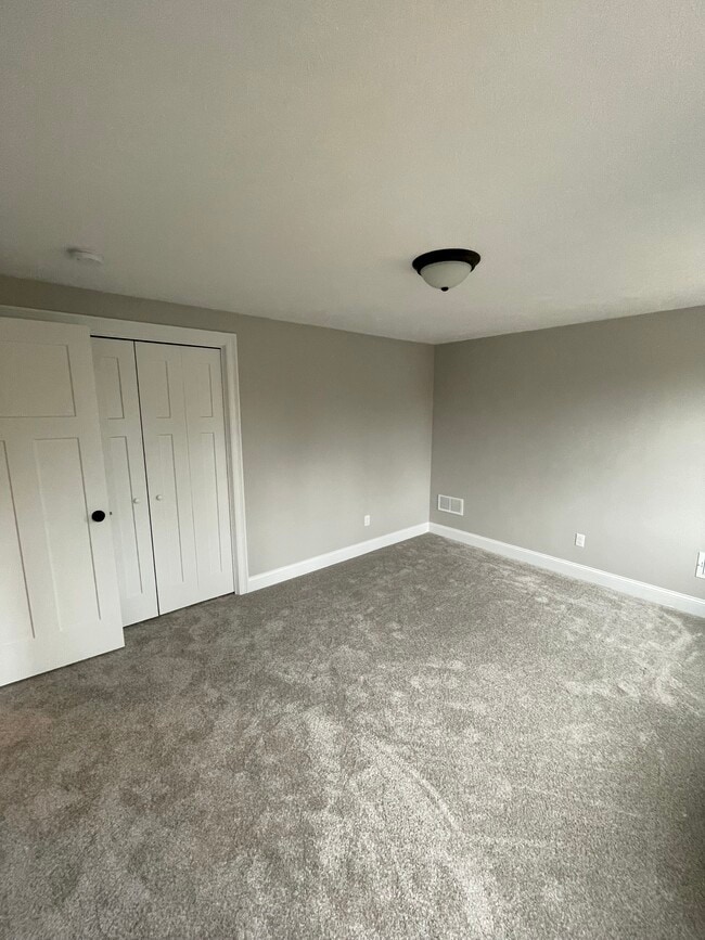 Building Photo - 13 Firefly Ln