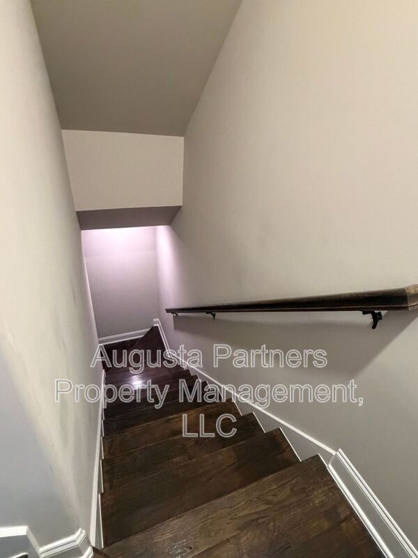 Building Photo - 3500 Hilltop Trl