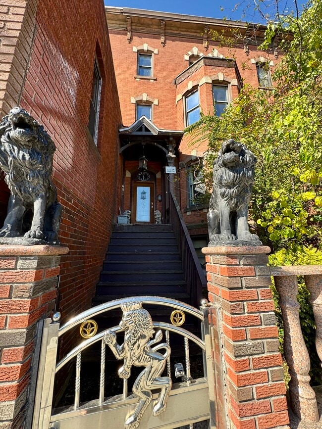 Building Photo - 491 Meadow St