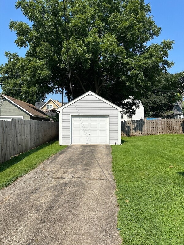 Building Photo - 540 N Crystal Ave