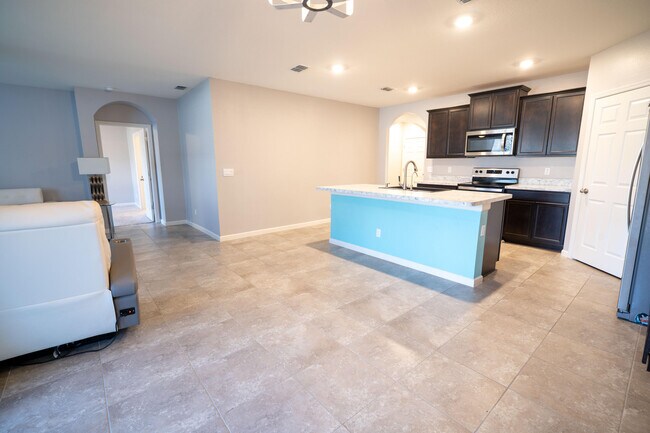 Building Photo - 1401 SE Portillo Rd