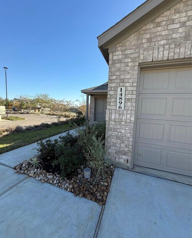 Building Photo - 14896 N Ascot Bend Cir