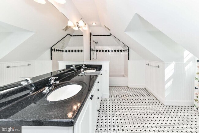 Building Photo - 3061 N Oakland St