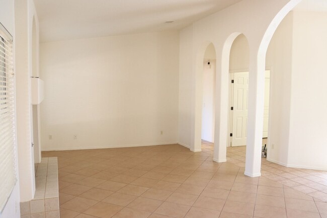 Building Photo - Canyon De Flores Home
