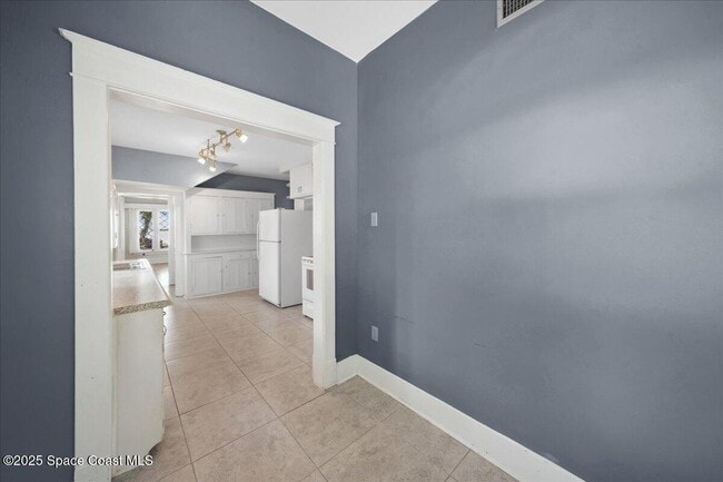 Building Photo - 1326 Riverside Dr