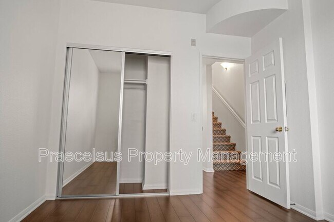 Building Photo - 2374 Calle Torreno