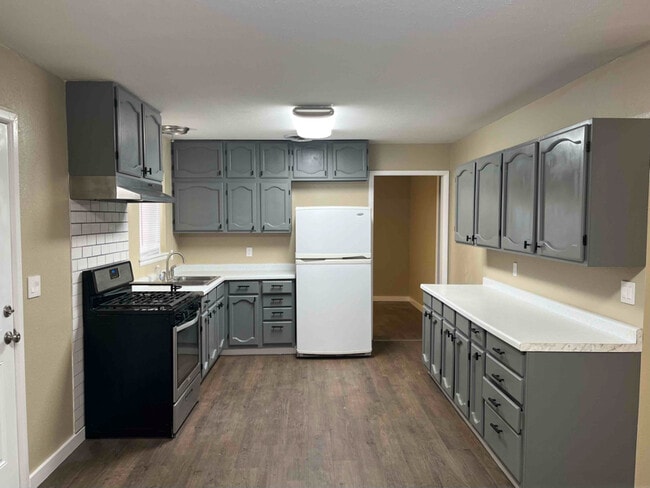 Building Photo - 3805 Windsor Dr