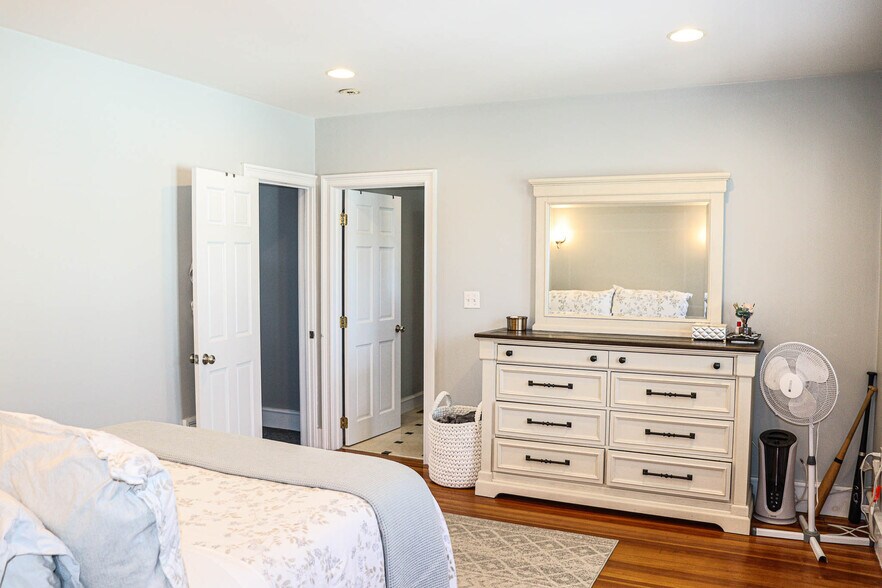 Building Photo - 36 Lancaster St