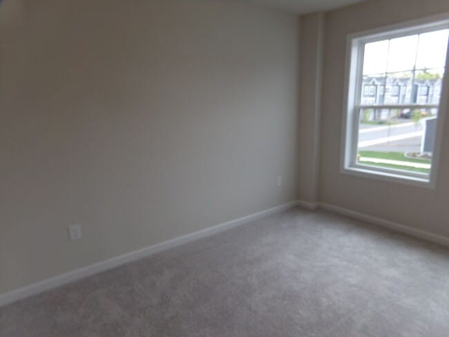 Building Photo - 3 bedroom, 2.5 Bathroom Townhouse in Gray's Pointe Neighborhood